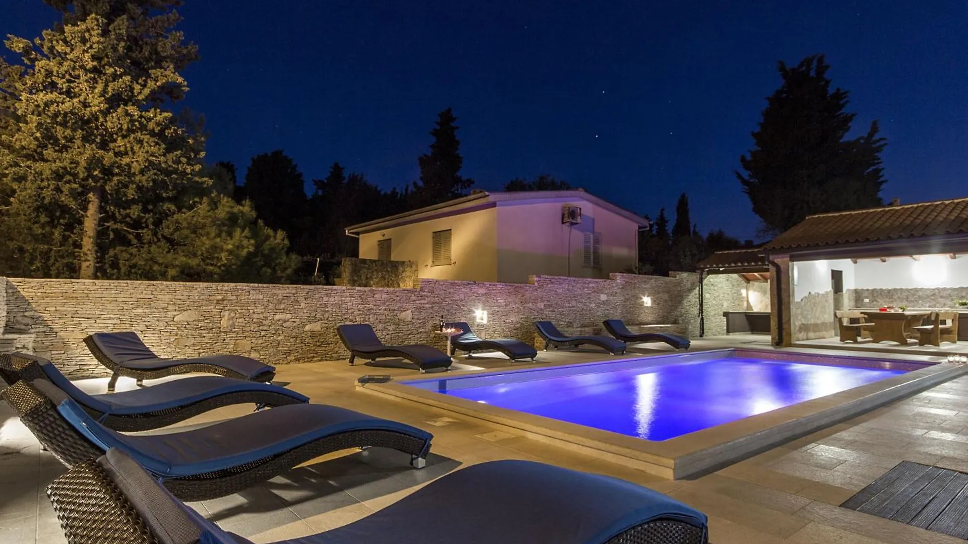 Villa 'L' By Interhome Medulin