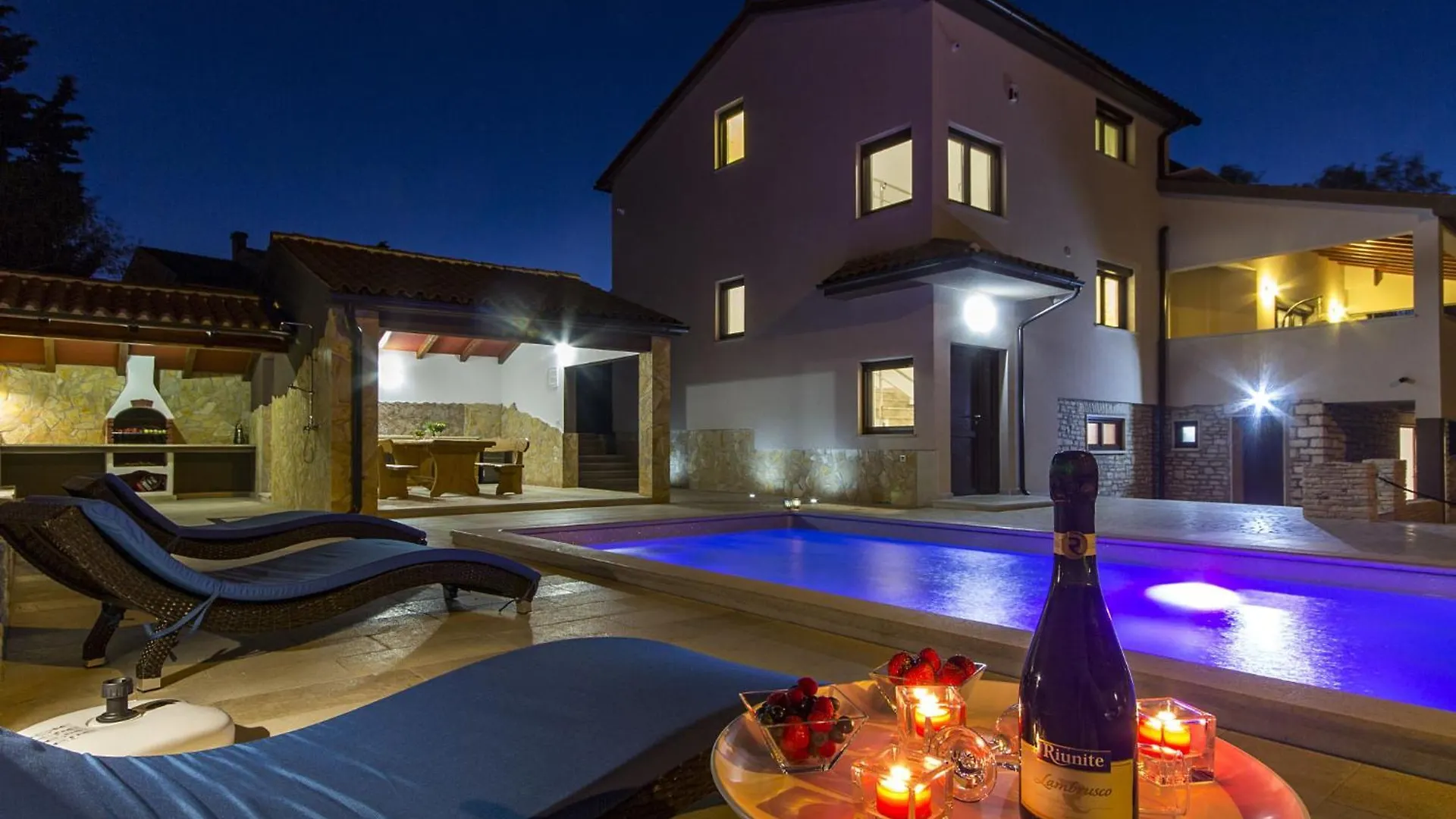 Villa 'L' By Interhome Medulin Croatia